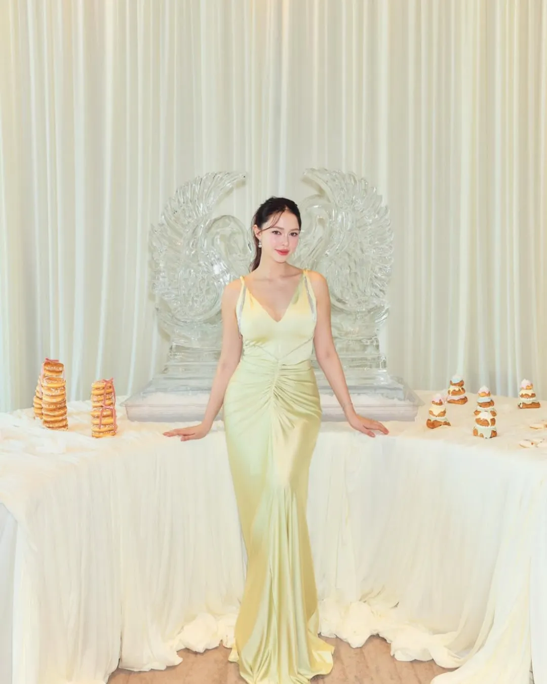 ไอเดียแต่งตัวไปงานแต่ง “เดรสยาวสายเดี่ยว สีมะนาวอ่อน” ไอเดีย ชุดไปงานแต่งกลางวัน “เดรสยาวสีนู้ดอ่อนผ้าโปร่งเลเยอร์”
