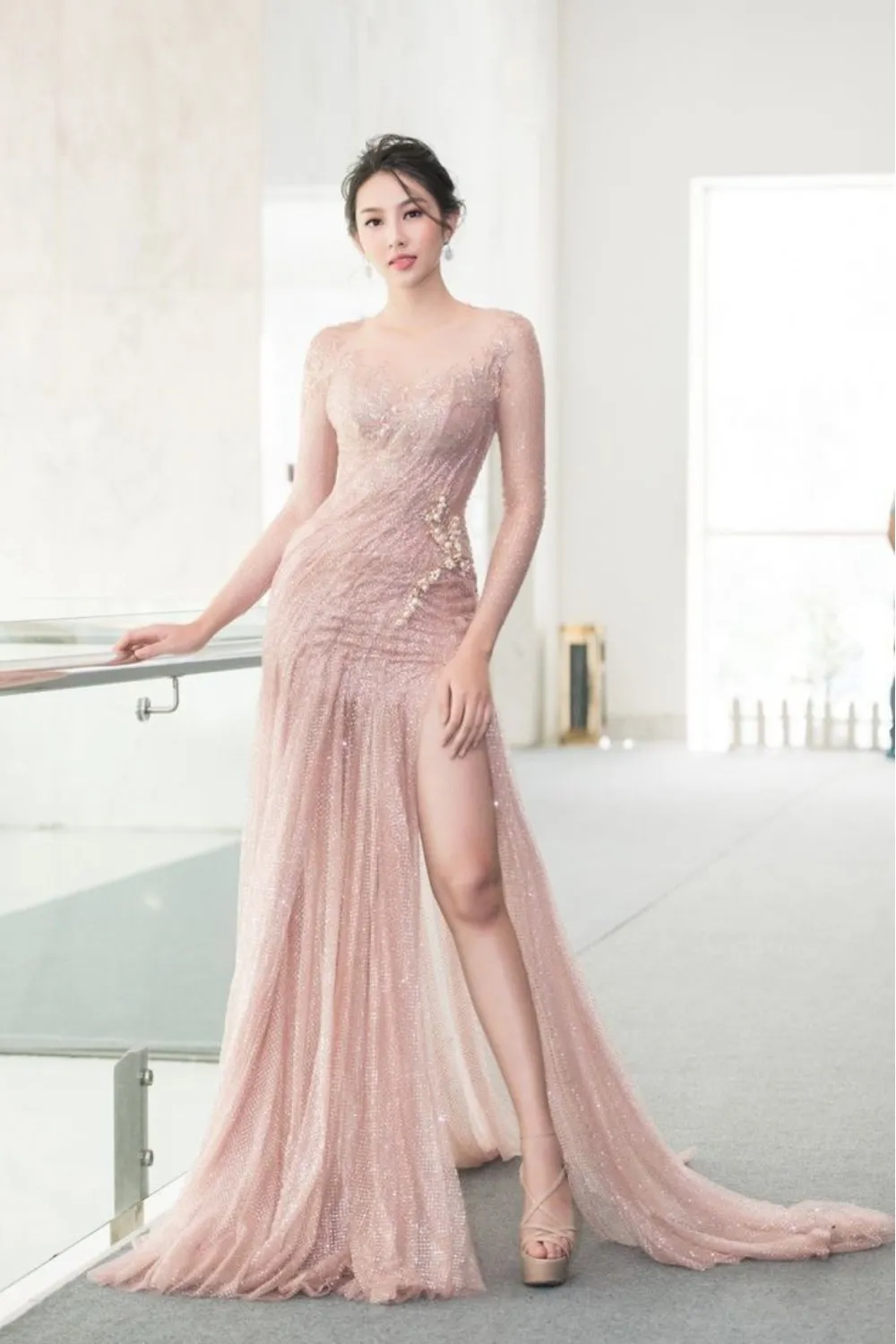 ไอเดีย ชุดไปงานแต่งกลางวัน “ชุดสูทแขนยาว”