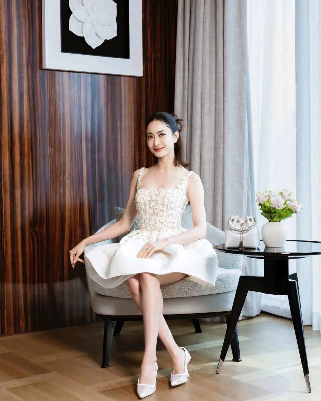 ไอเดีย ชุดราตรีสั้น เรียบหรู ดูแพง “เดรสสายเดี่ยวสีขาว ปักลายดอกไม้” ไอเดีย ชุดราตรีสั้น เรียบหรู ดูแพง “เดรสสายเดี่ยวสีขาว ปักลายดอกไม้”