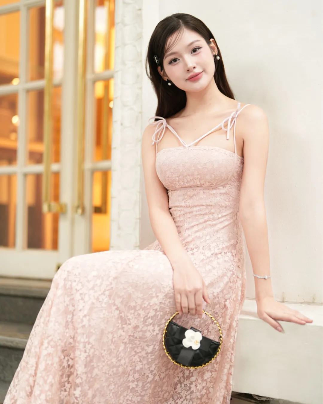ไอเดีย ชุดออกงานกลางคืน เรียบหรู “เดรสยาวลูกไม้สีชมพู” ไอเดีย ชุดออกงานกลางคืน เรียบหรู “เดรสยาวลูกไม้สีชมพู”