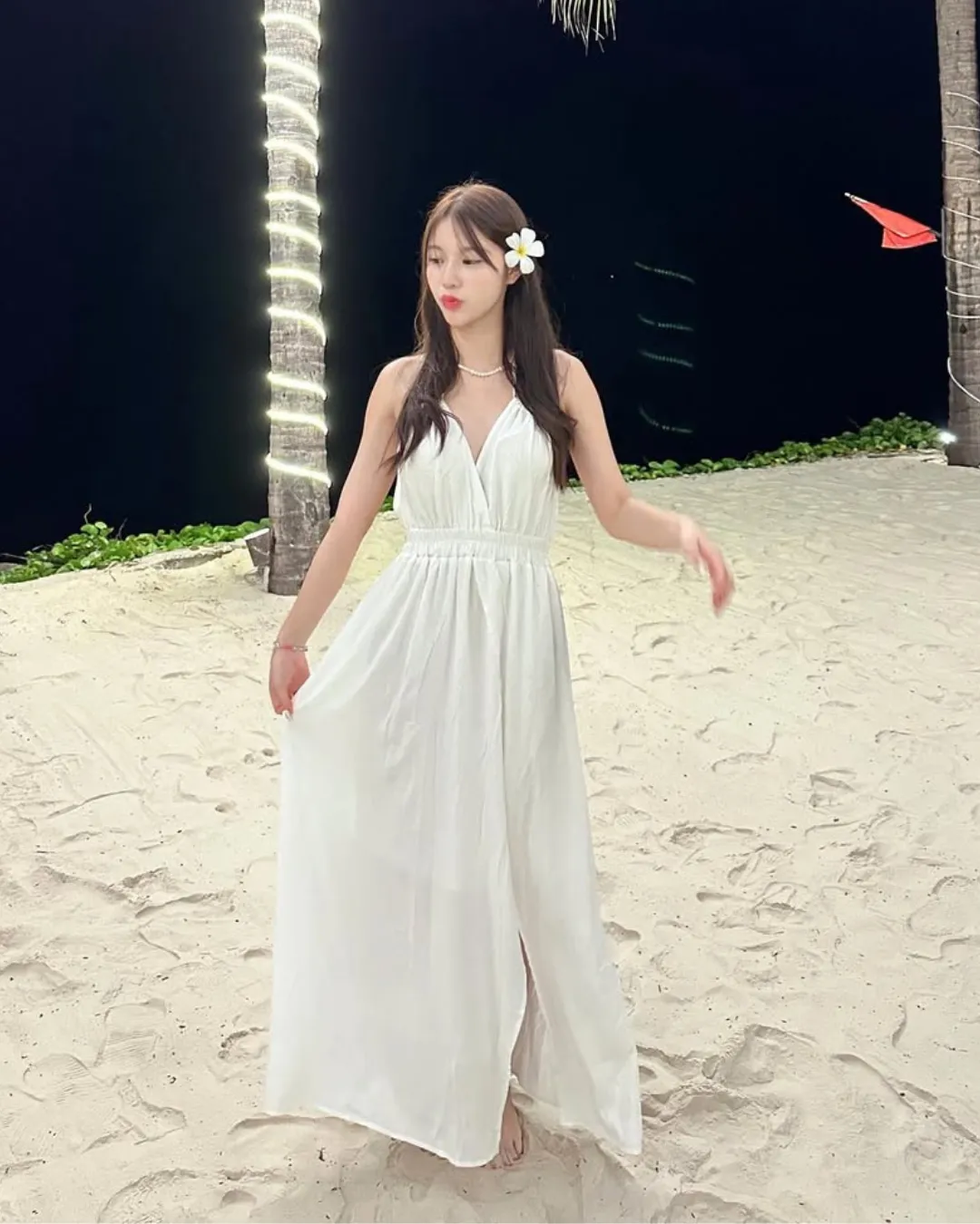 ไอเดีย เดรสสีขาวมินิมอล “เดรสยาวสายเดี่ยว โชว์หลัง”