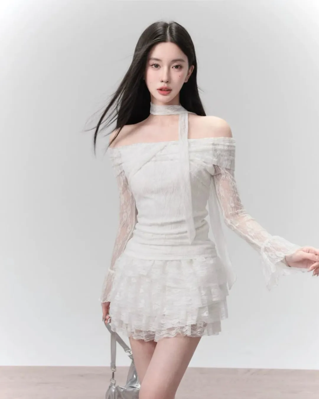 ไอเดีย ชุดไปงานแต่งกลางวัน “เดรสยาวแขนกุดสีเบจ”