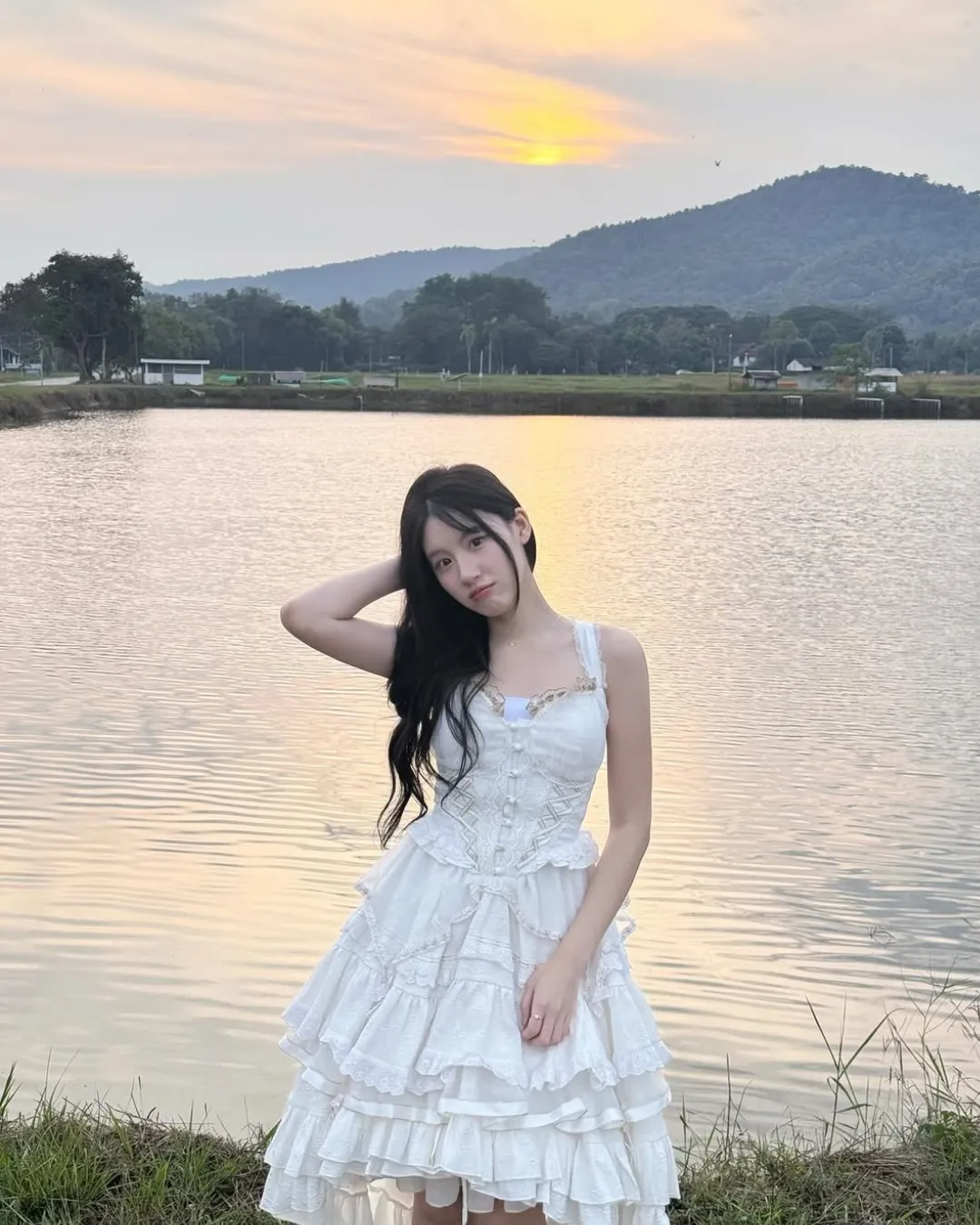 ไอเดีย เดรสสีขาวมินิมอล “เดรสสายเดี่ยว ทรงคอร์เซ็ท”