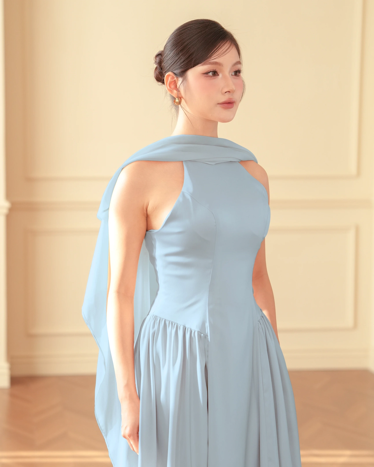 ชุดราตรี ชุดเดรสออกงาน สีฟ้า | Elise Cape Maxi Dress