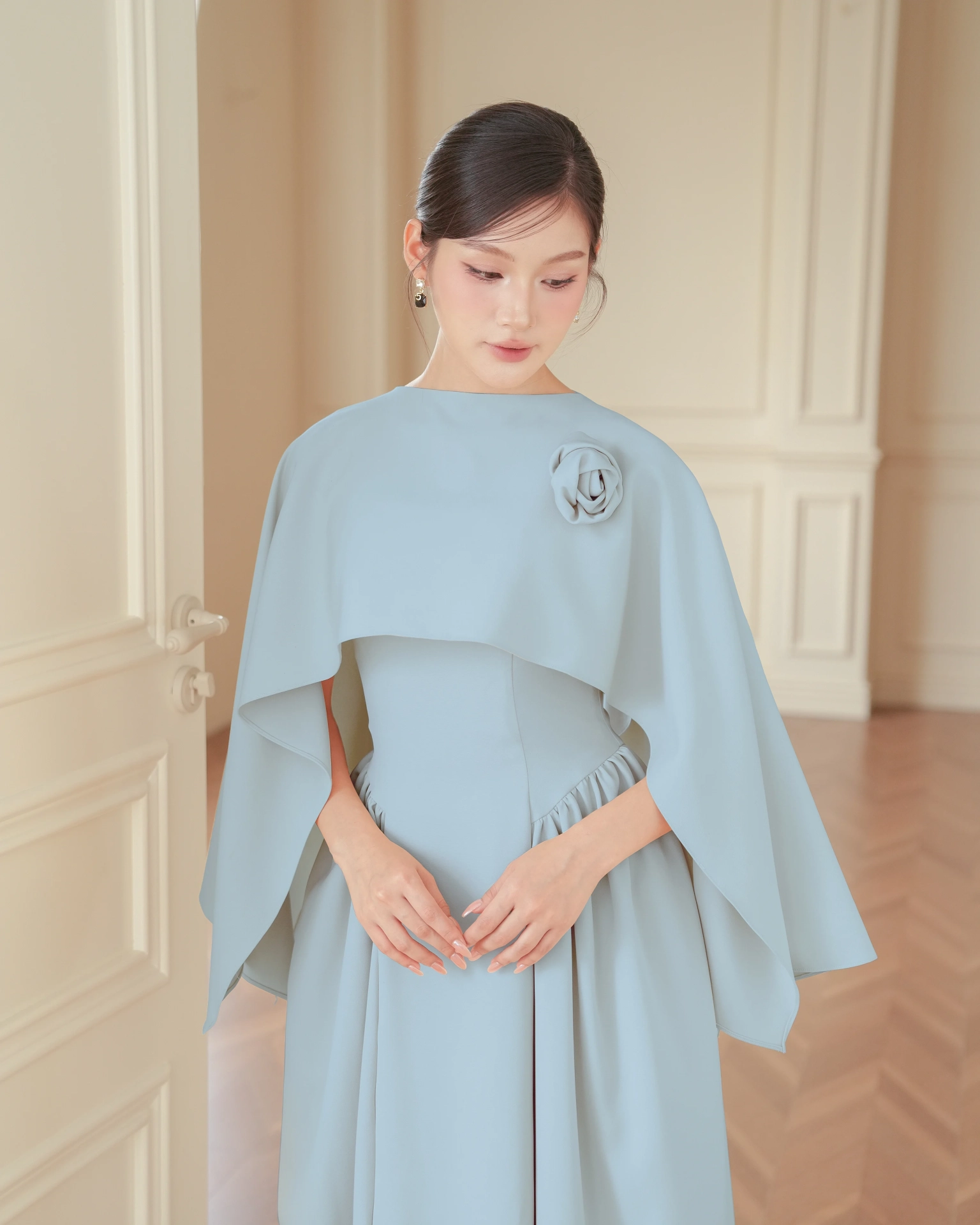(Pre-Order) ชุดราตรี ชุดเดรสออกงาน สีฟ้า | Siena Cape Dress Set