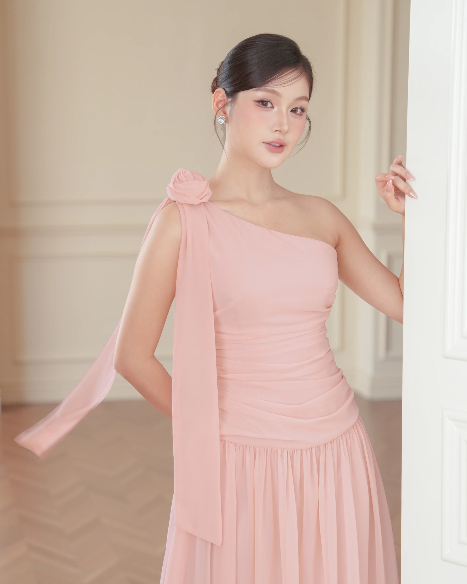 ชุดราตรี ชุดเดรสออกงาน สีชมพู | Helen One Shoulder Draped Dress