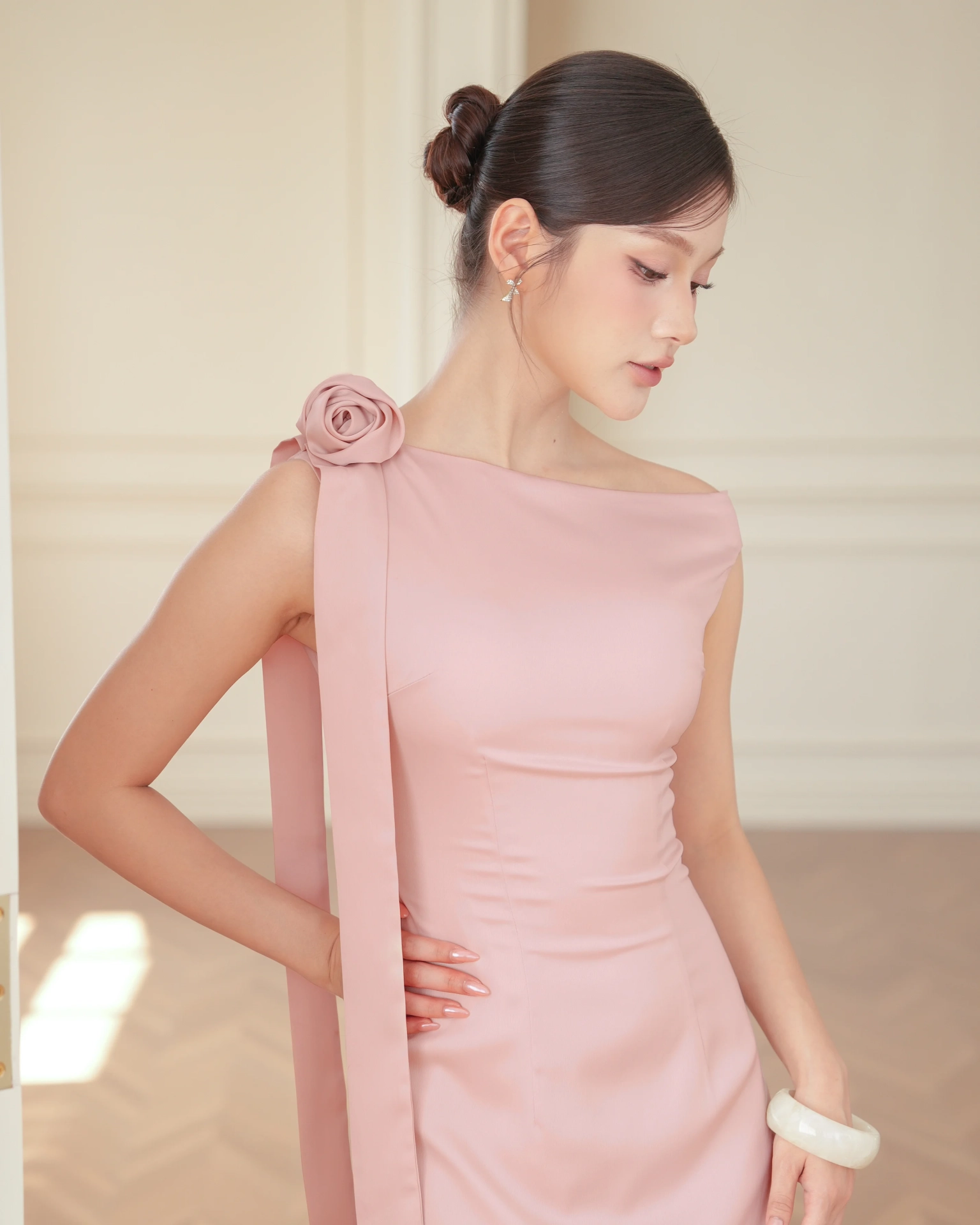 (Pre-Order) ชุดราตรี ชุดเดรสออกงาน สีชมพู | Iris Asymmetric Dress