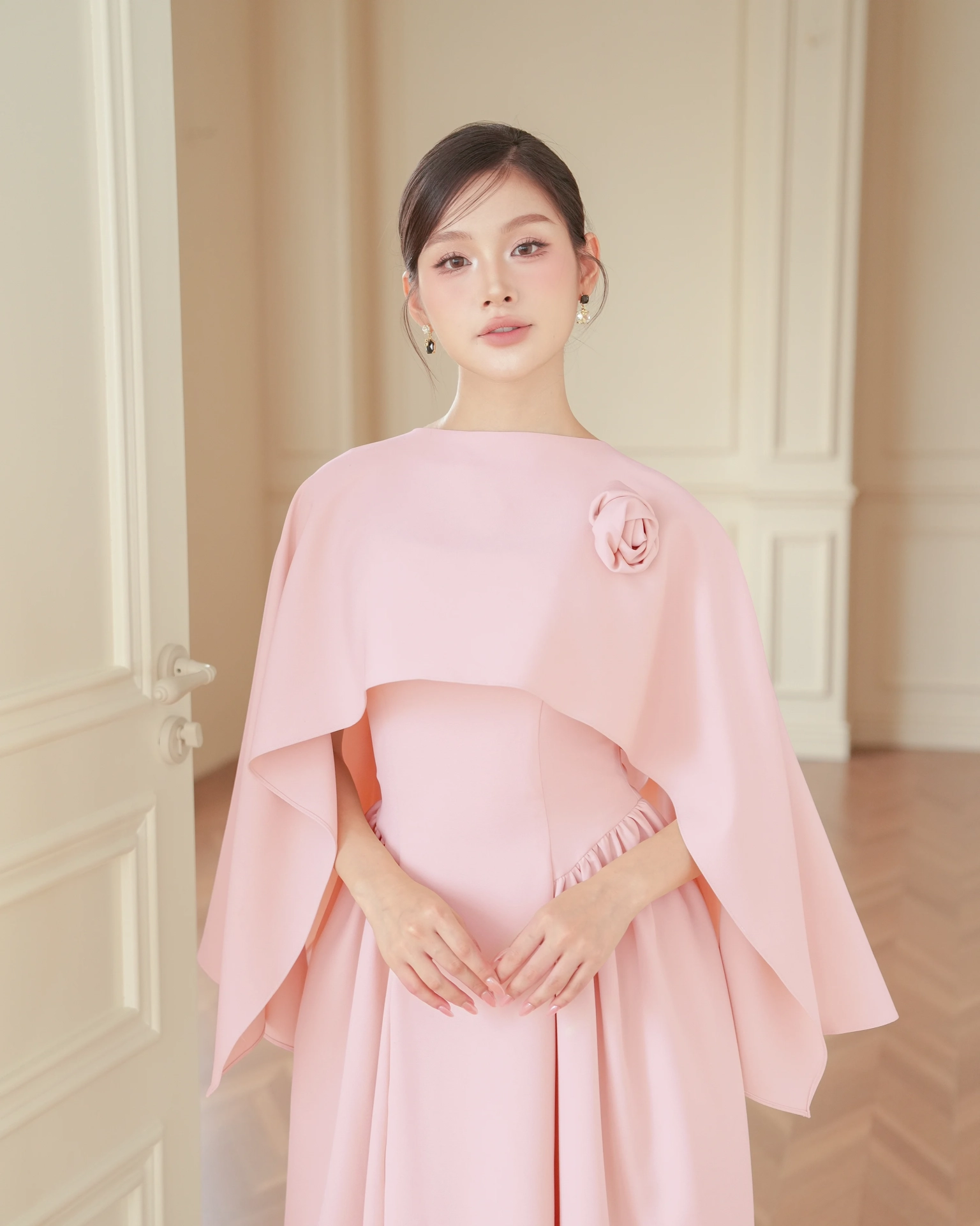 (Pre-Order) ชุดราตรี ชุดเดรสออกงาน สีชมพู | Siena Cape Dress Set
