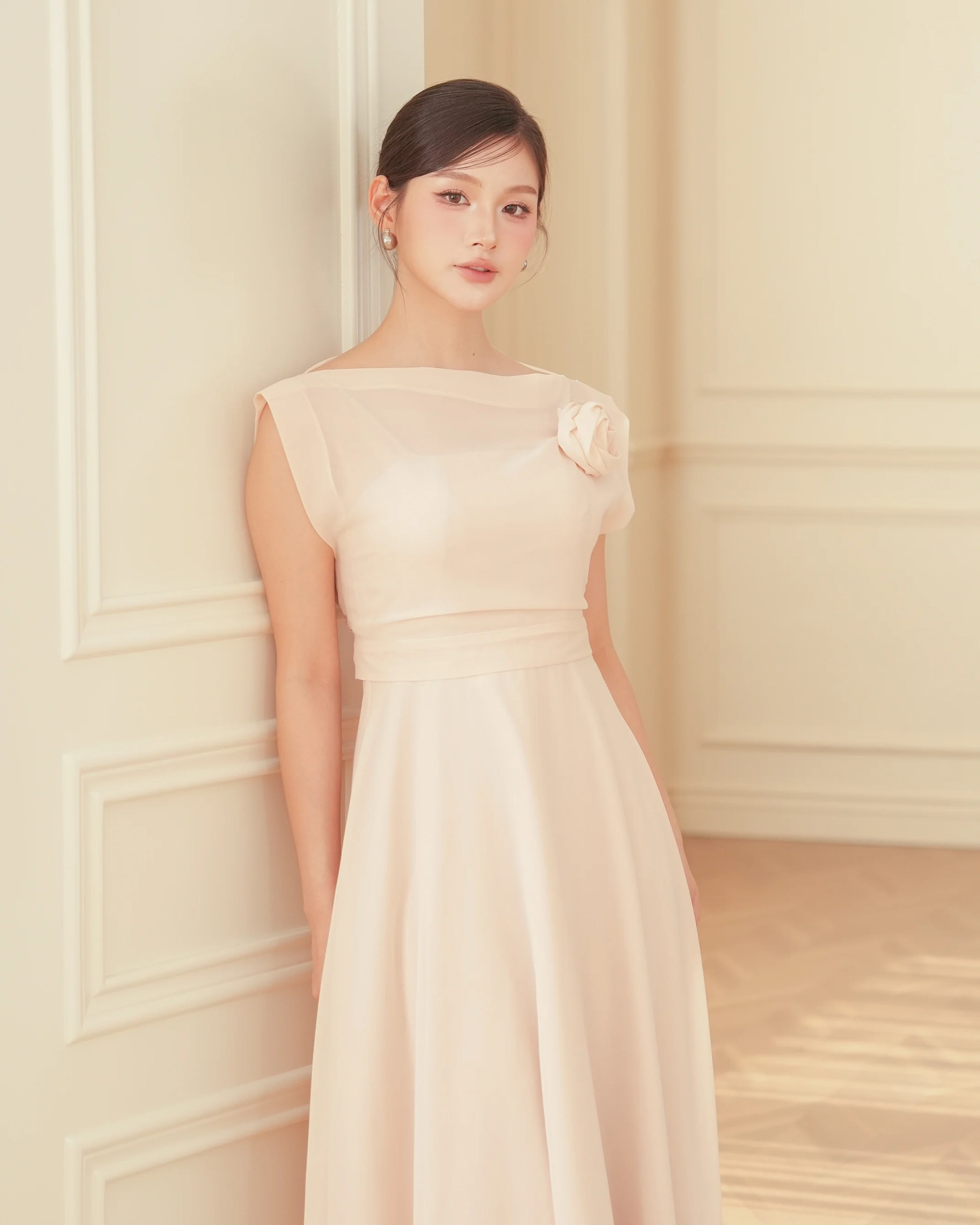 ชุดราตรี ชุดเดรสออกงาน สีทอง (สีเบจ) | Vera Flared Midi Dress