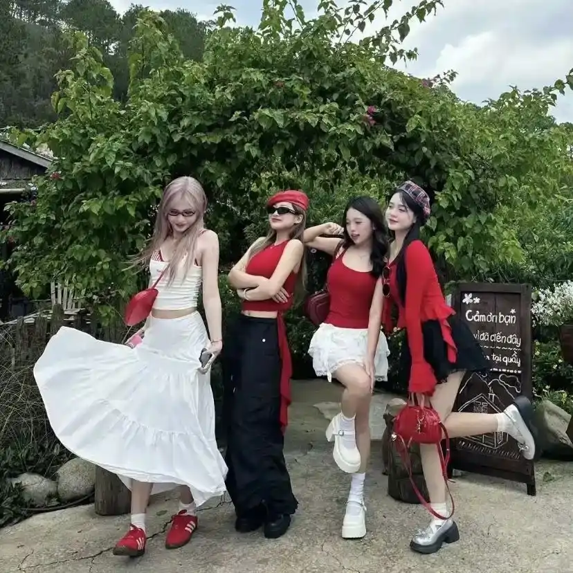 แต่งตัวคุมโทน สีแดง ขาว ดำ