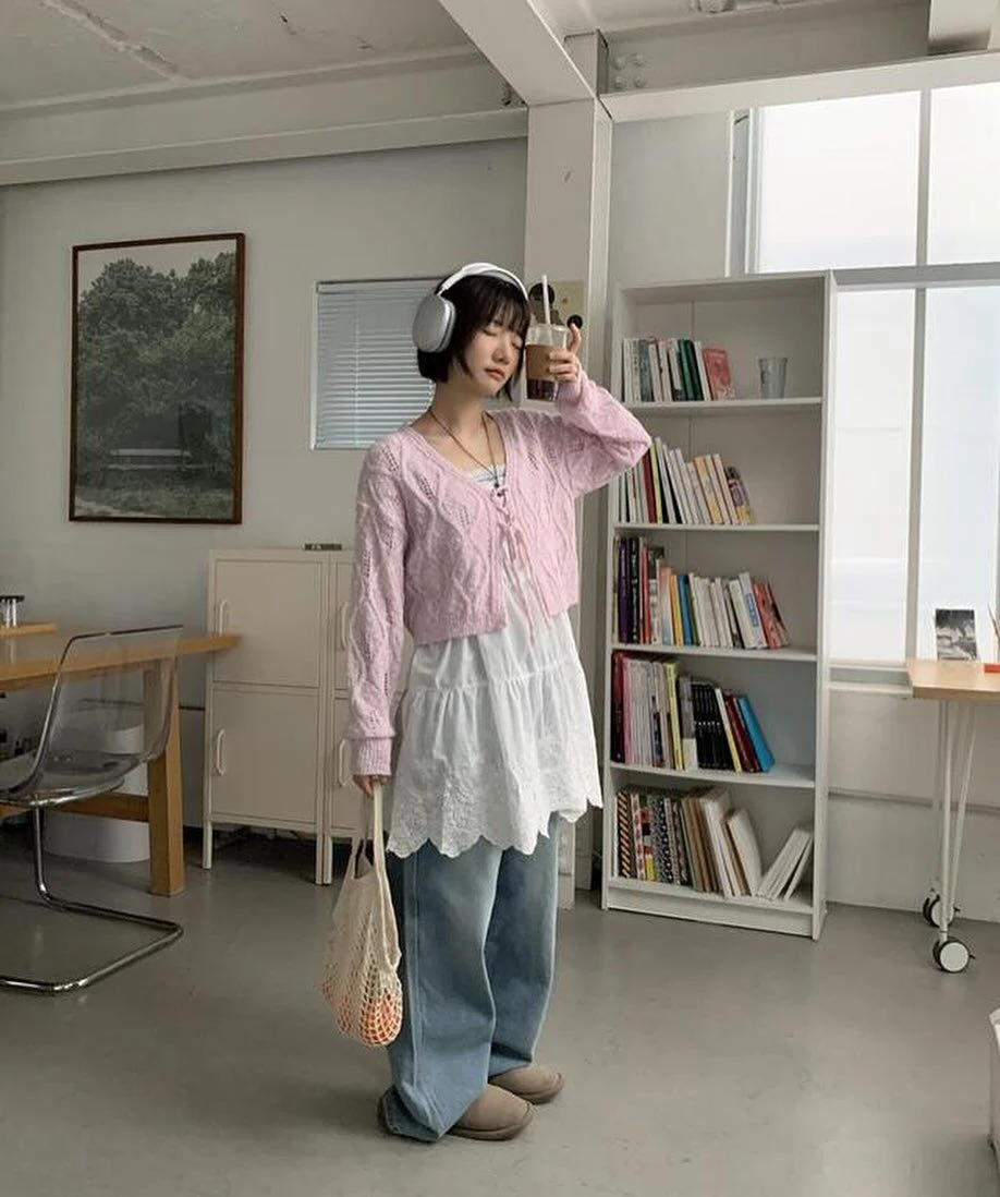 แต่งตัวคุมโทน ลุคพาสเทลหวาน (Pastel Sweet) สีหลักคือ ชมพูอ่อน ฟ้าอ่อน ขาว