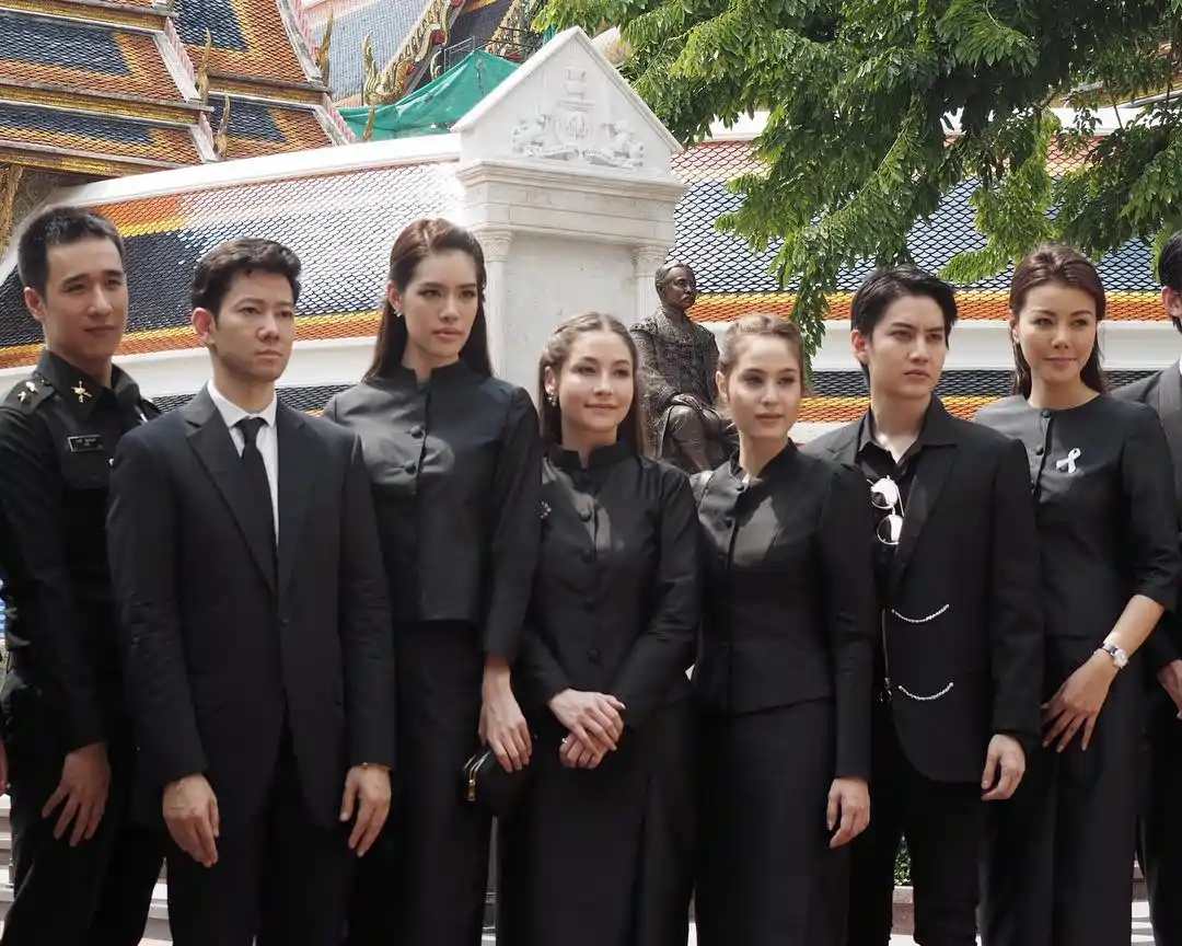 วันเผาศพ ควรใส่ชุด สีดำ เป็นทางเลือกที่ดีที่สุด