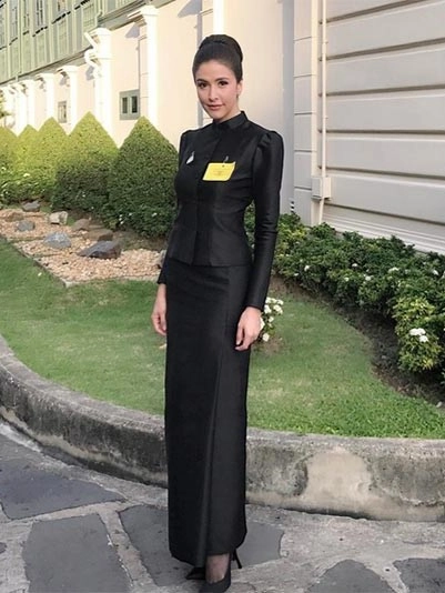 ลุคอ่อนหวาน ชุดไทยจิตรลดาสีดำ