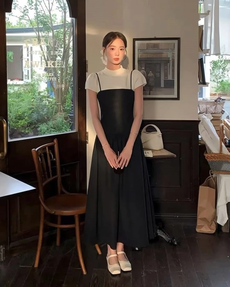 สวมเดรสยาวจับคู่กับรองเท้าส้นเตี้ย