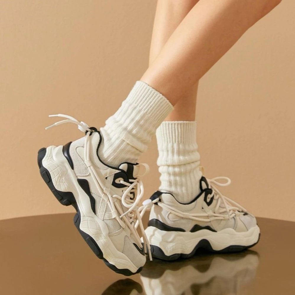 รองเท้าผ้าใบที่มีลูกเล่น (Chunky Sneakers)