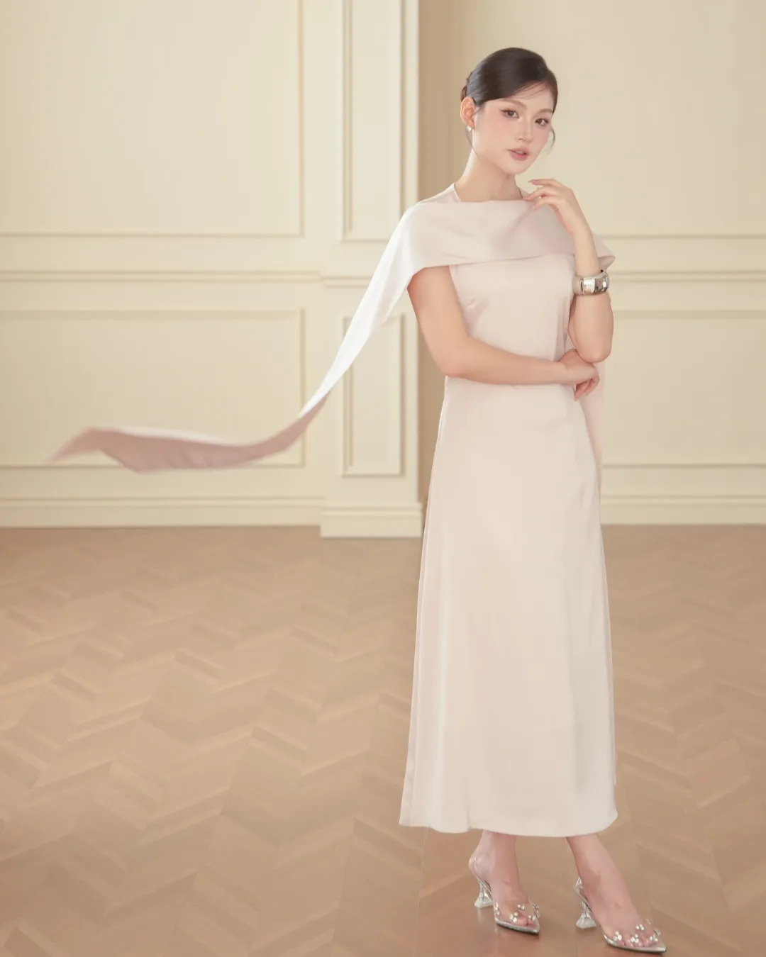 ไอเดีย ชุดราตรีคนอ้วน "เดรสผ้าซาตินสีทอง"