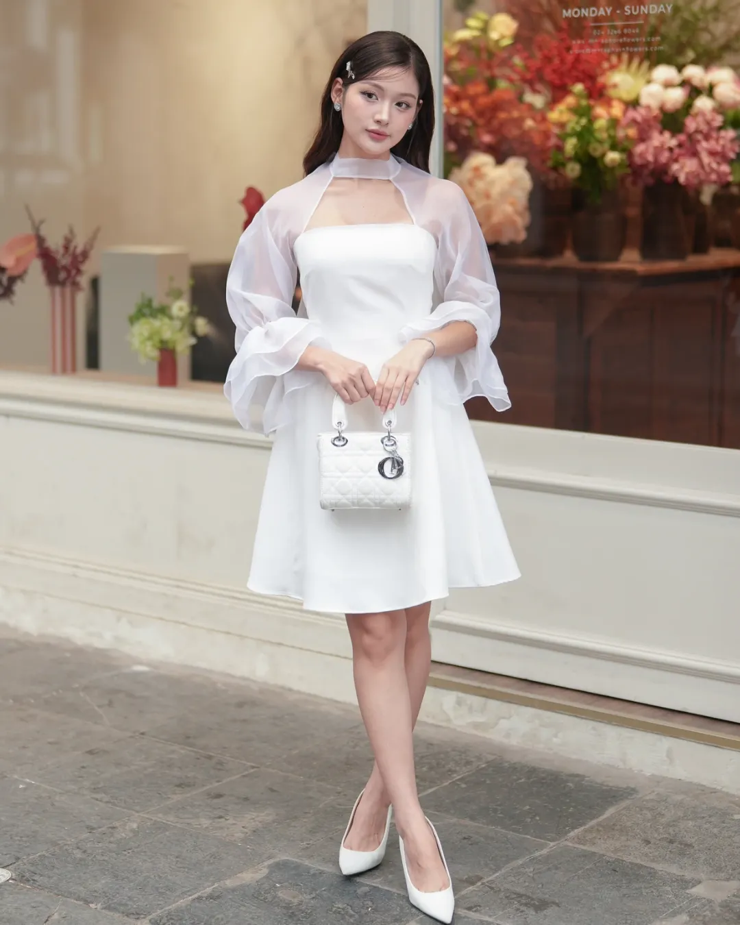 ไอเดีย ชุดราตรี ปิดแขน “เดรสสั้นสีขาว ทรง A-Line” เดรสสั้นสีขาว ทรง A-Line