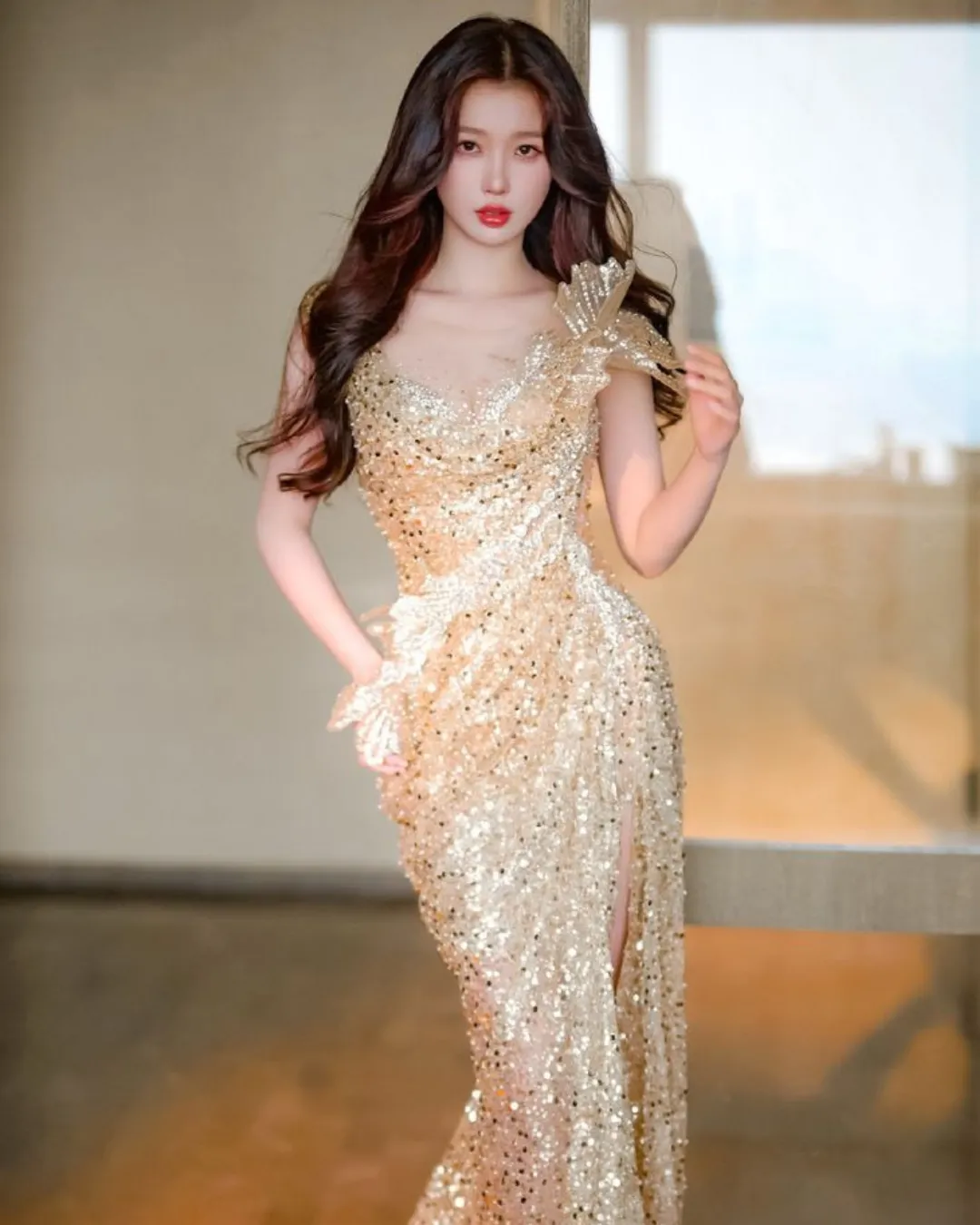 เดรสซาติน ผ้าพันคอเย็บติดกับชุดปล่อยยาว