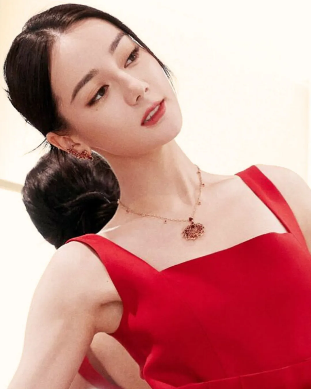SQUARE NECKLINE (คอสี่เหลี่ยม) SQUARE NECKLINE (คอสี่เหลี่ยม)