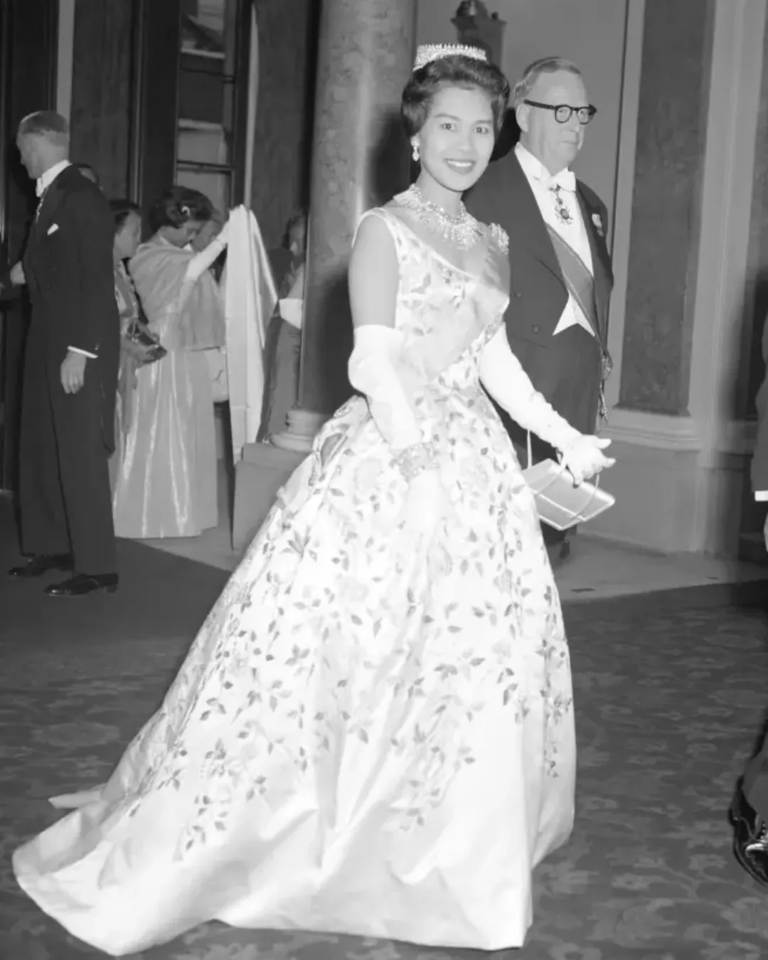 ฉลองพระองค์ สมเด็จพระนางเจ้าสิริกิติ์ พระบรมราชินีนาถ พระบรมราชชนนีพันปีหลวง