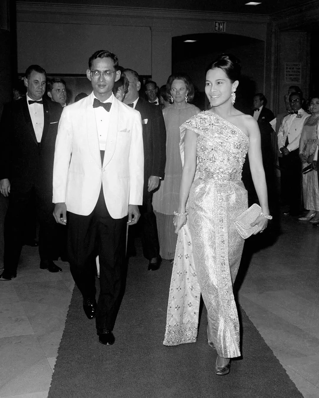 ฉลองพระองค์ สมเด็จพระนางเจ้าสิริกิติ์ พระบรมราชินีนาถ พระบรมราชชนนีพันปีหลวง