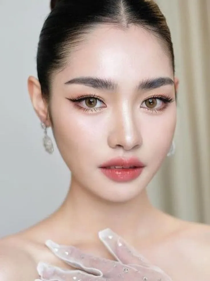 เทคนิคแต่งหน้า Thai Makeup คอนทัวร์ เพิ่มมิติให้ใบหน้า mintranch มิ้น รัชรวี แต่งหน้า Thai Makeup