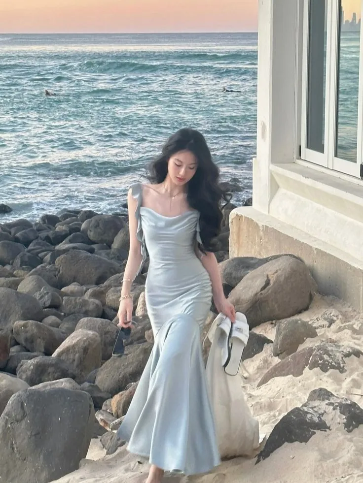 ไอเดีย ชุดไปงานแต่งริมทะเล เดรสซาตินสีฟ้าทรงหางปลา ไอเดีย ชุดไปงานแต่งริมทะเล เดรสซาตินสีฟ้าทรงหางปลา