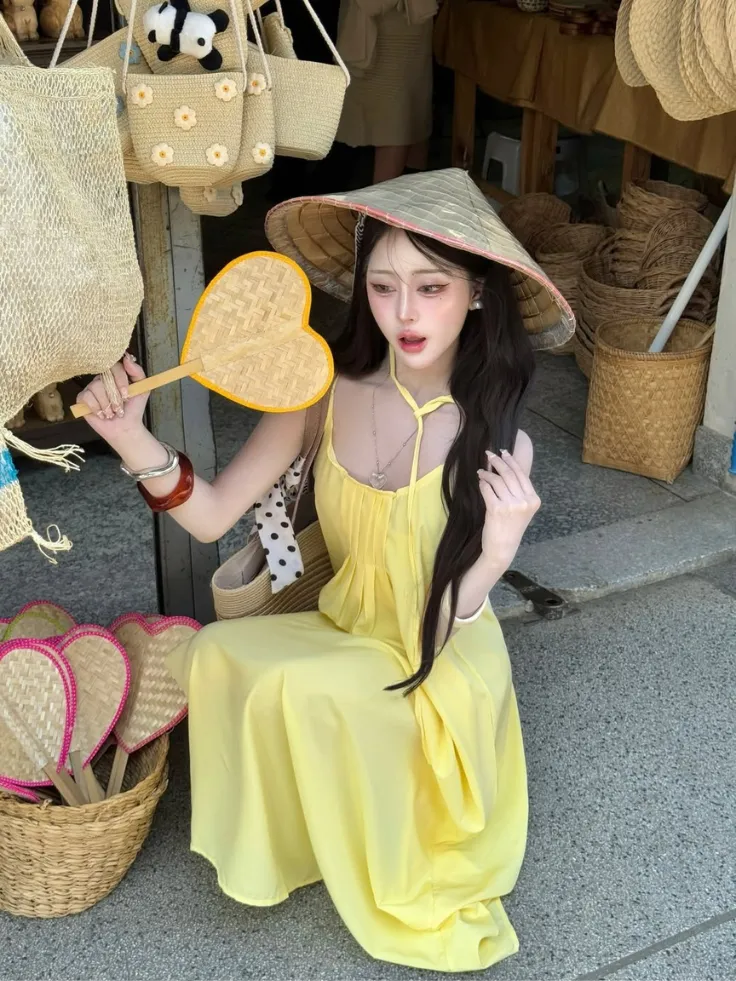 ไอเดีย ชุดไปเที่ยวเหนือ เดรสยาวสายเดี่ยวสีเหลือง
