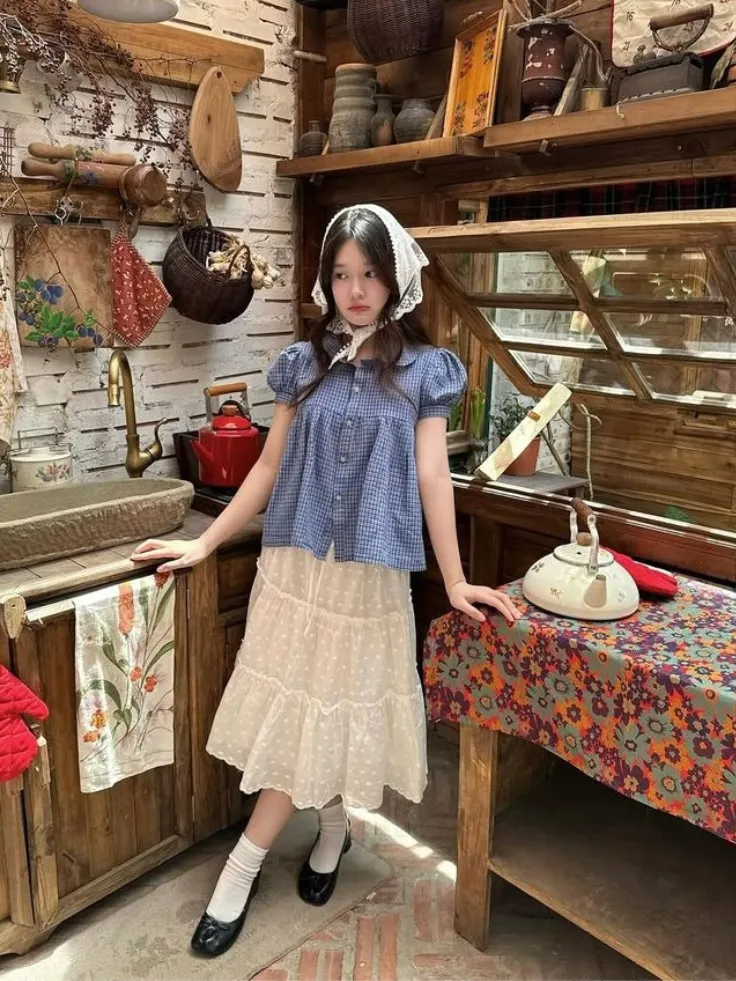 ไอเดีย ชุดไปเที่ยวเหนือ เสื้อแขนตุ๊กตา กระโปรงสีขาว